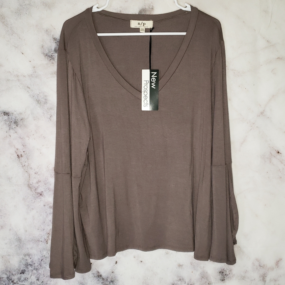 NEW! New Prospects long flared sleeve one size